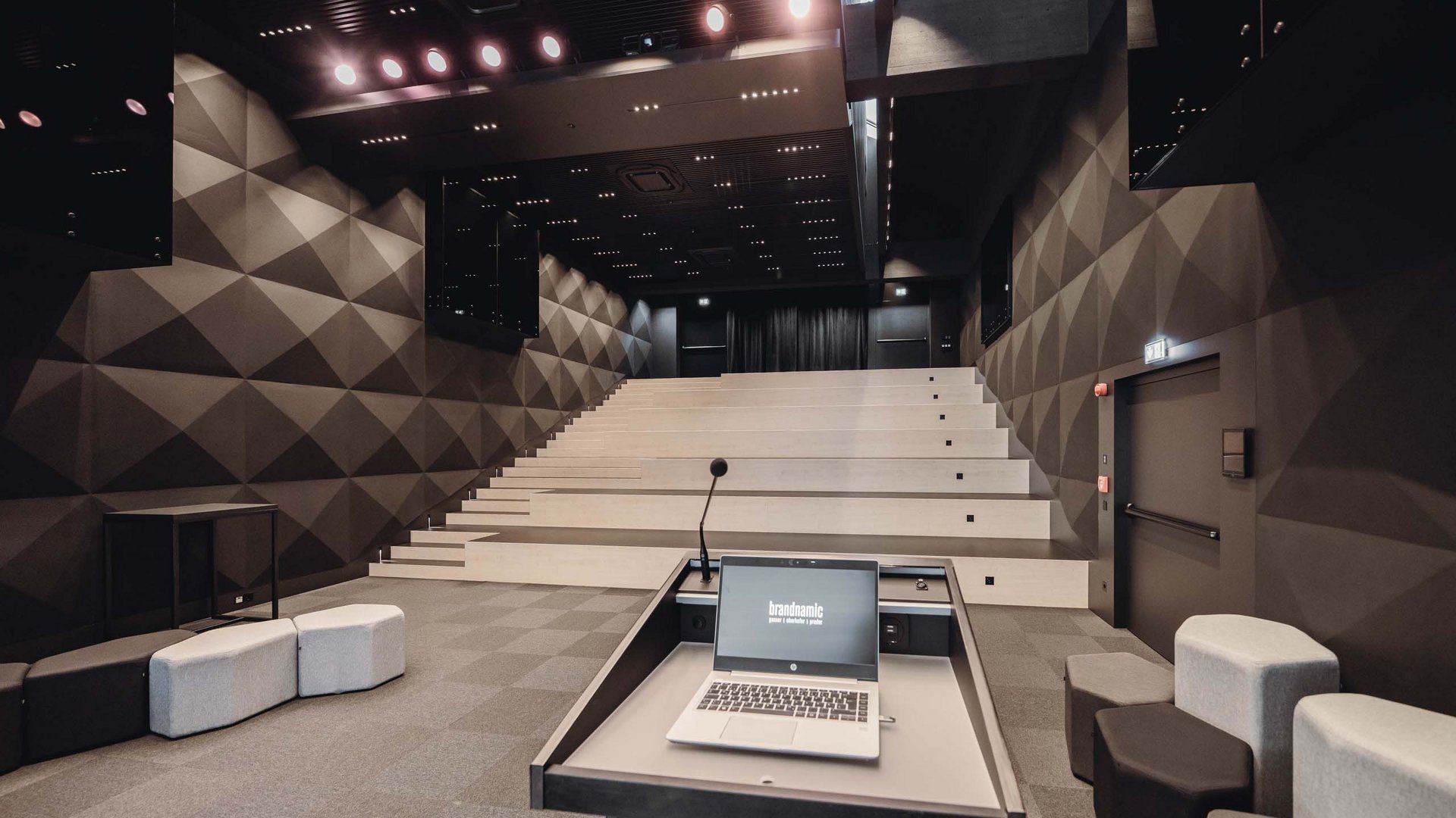 Die Geschichte des Brandnamic Campus Die Geschichte des Brandnamic Campus